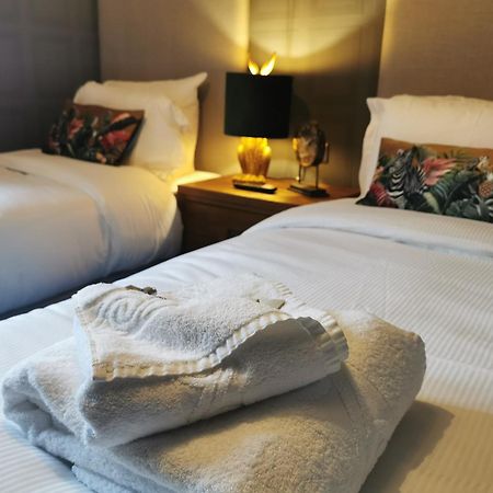 Manor By The Lake كيلتنهام المظهر الخارجي الصورة