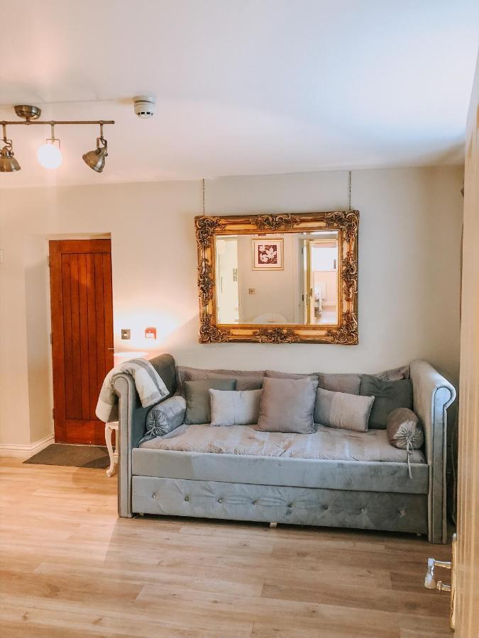 Manor By The Lake كيلتنهام المظهر الخارجي الصورة